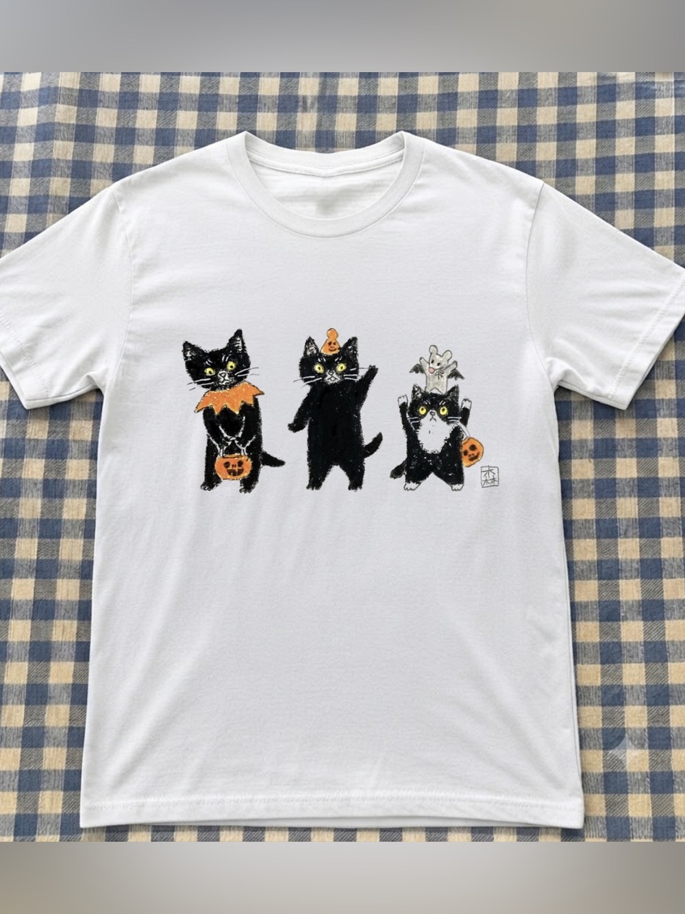 Cute Black Cat Halloween Graphic Shirt - White Vintage Tee Design for Cat Lover